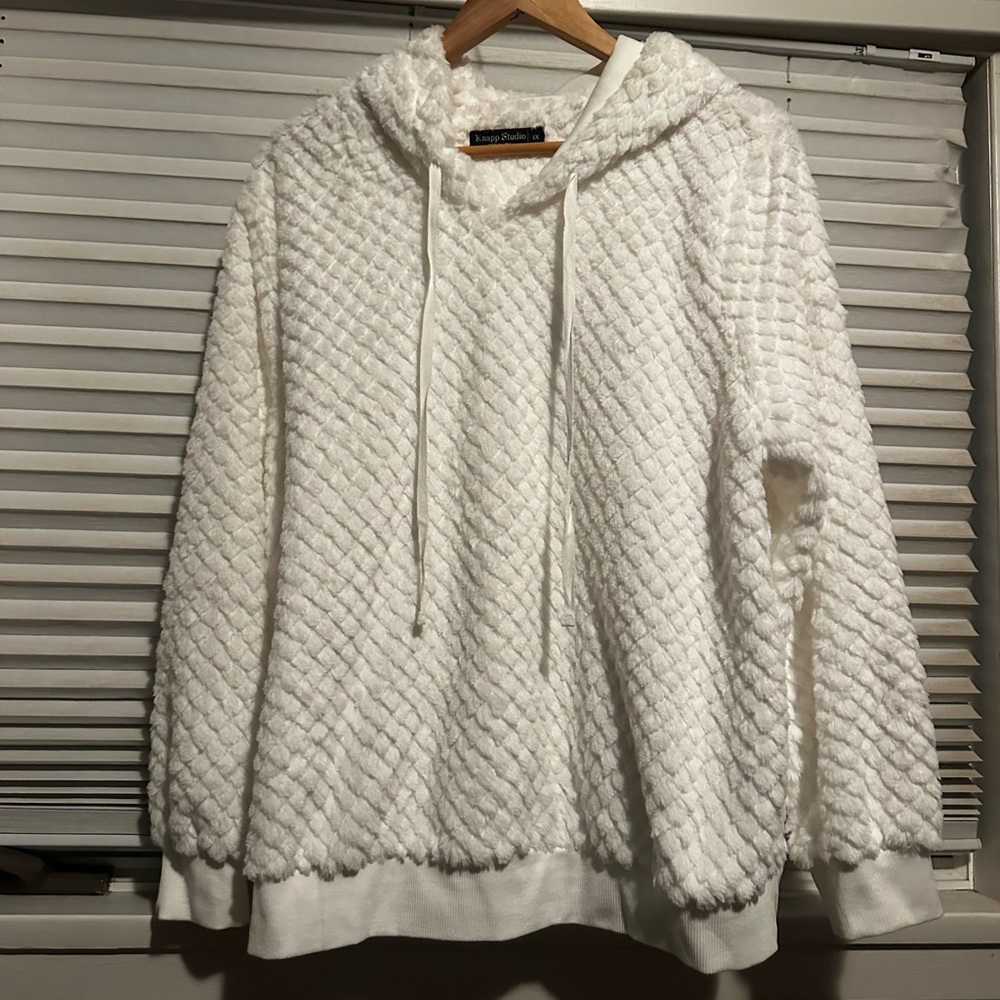 White Fuzzy Sweater. Brand New never worn Woman size 1X. No stains no rips